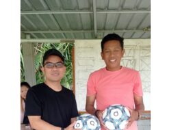 Brand Lokal Ortus Salurkan Bantuan Bola untuk SSB Darma Putra Tavanjuka Palu