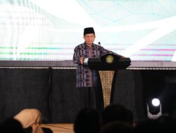 Menag Ingatkan Guru Agama Buddha Tak Hanya Mengajar dengan Rasio