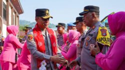 Kapolda Sulteng Motivasi Personel Polres Tolitoli, Salurkan 100 Paket Sembako